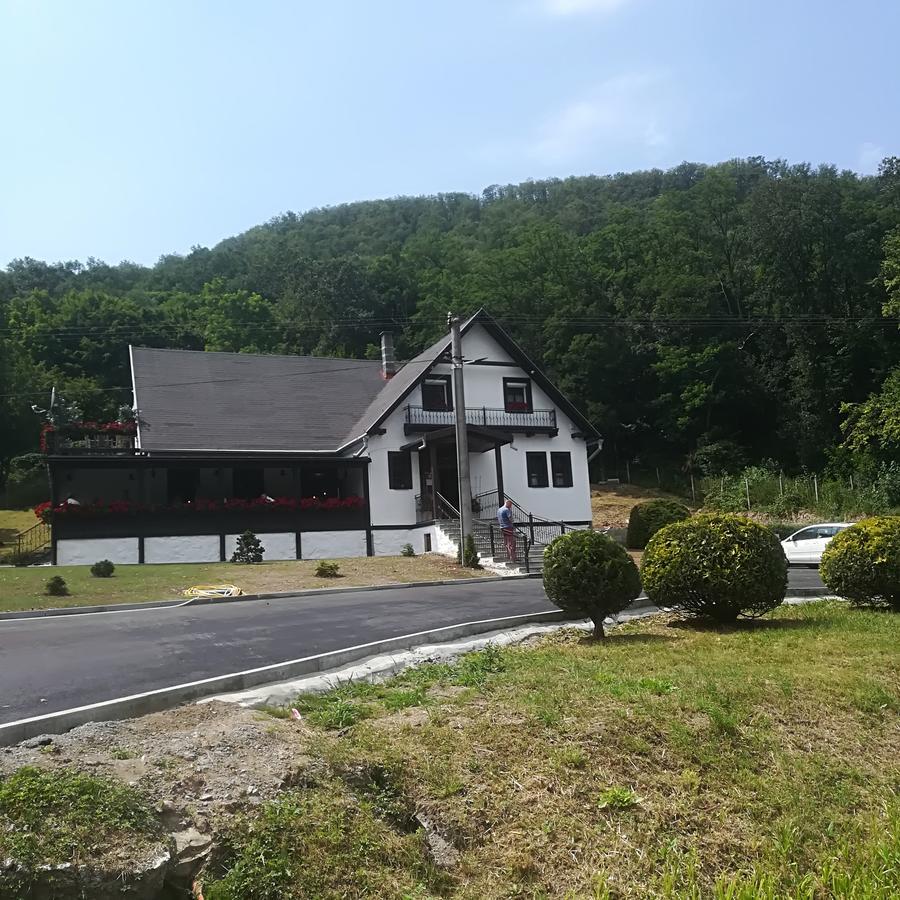 Penzion A Restauracia Hanisberg Krupina Zewnętrze zdjęcie