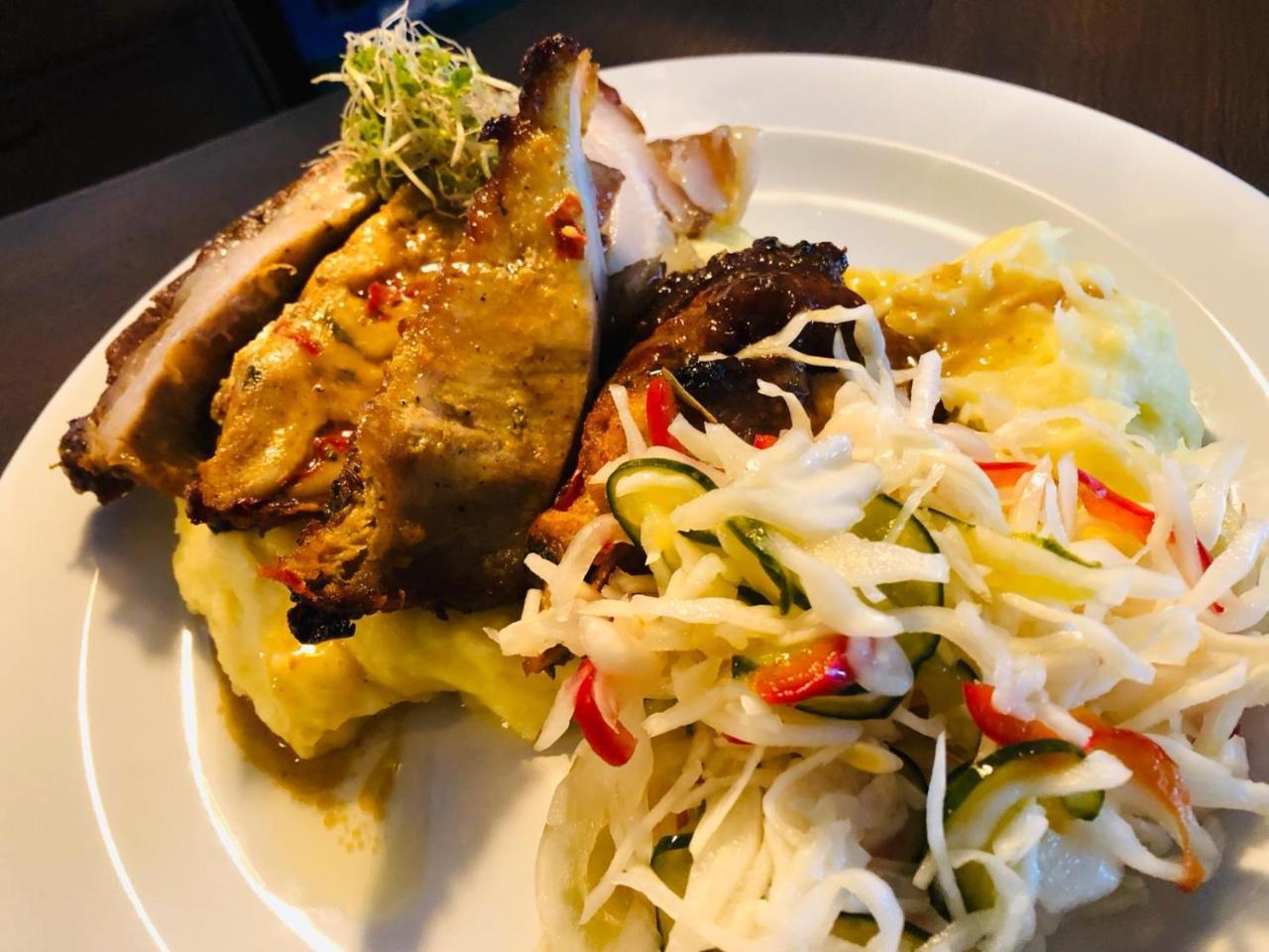 Penzion A Restauracia Hanisberg Krupina Zewnętrze zdjęcie
