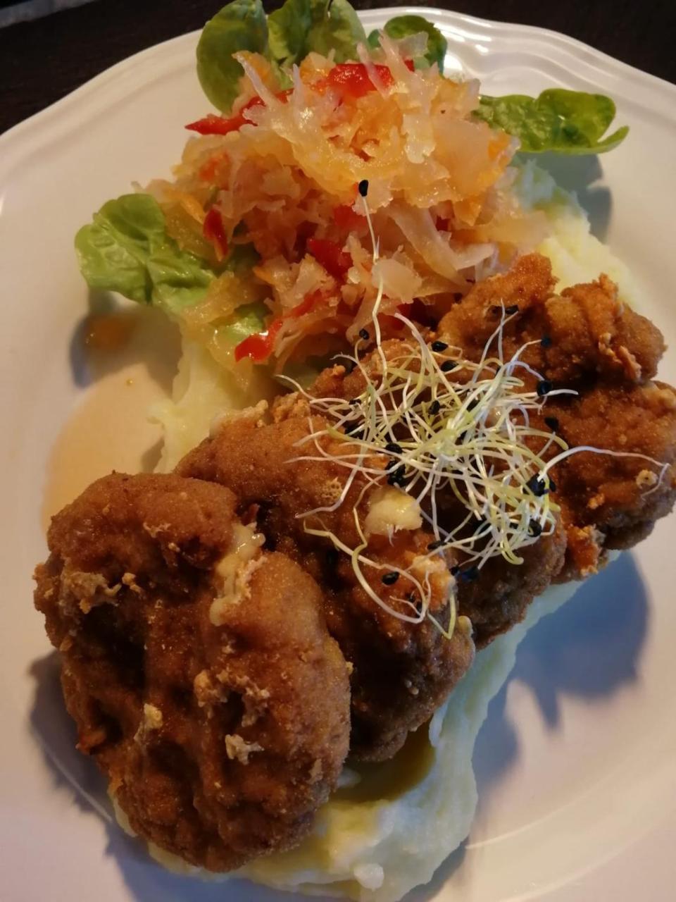 Penzion A Restauracia Hanisberg Krupina Zewnętrze zdjęcie