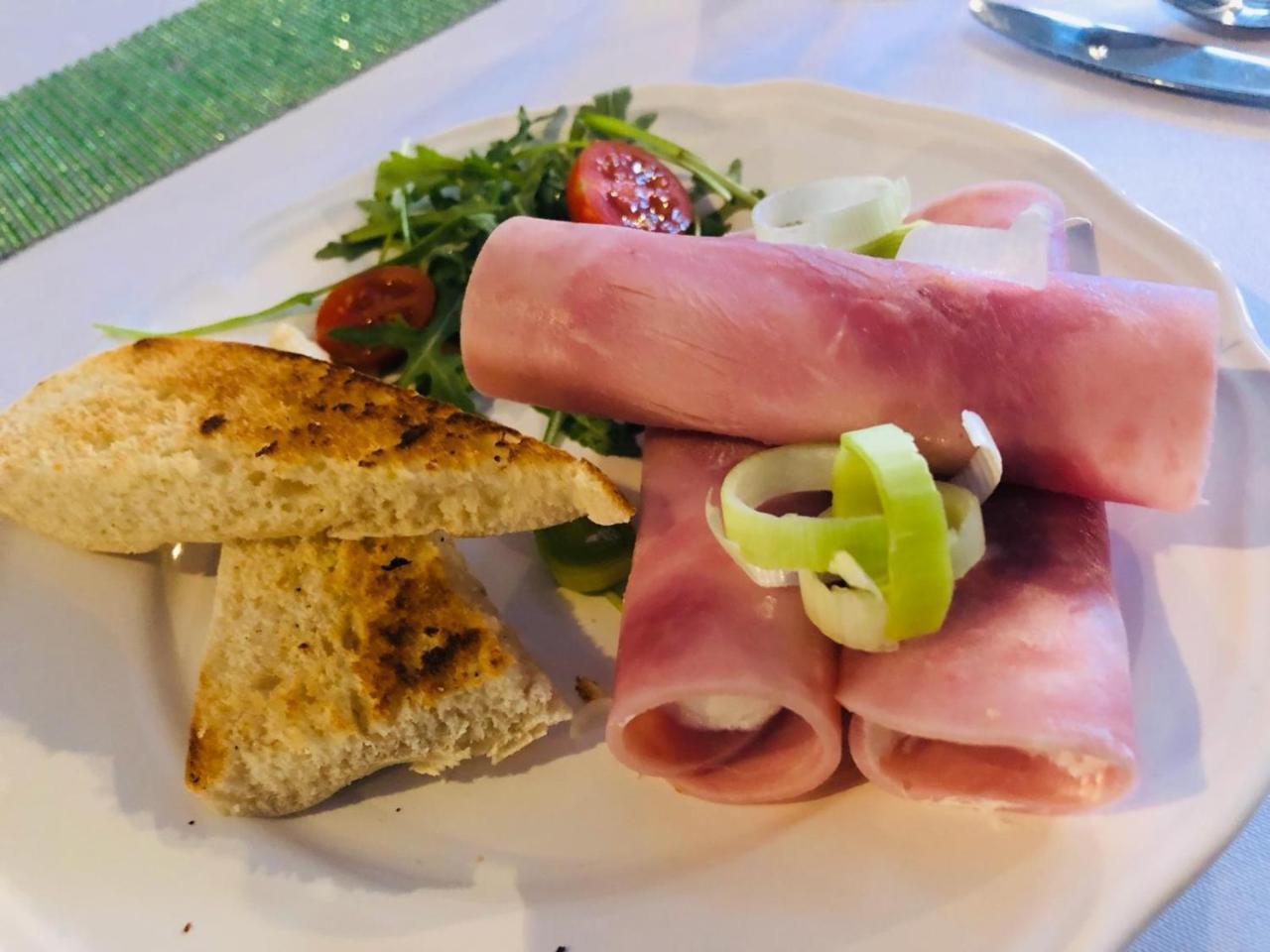 Penzion A Restauracia Hanisberg Krupina Zewnętrze zdjęcie